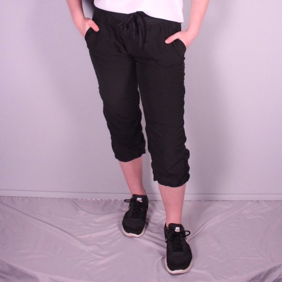 The Adventurous Crop Sports Pants - Picture 3 of 7